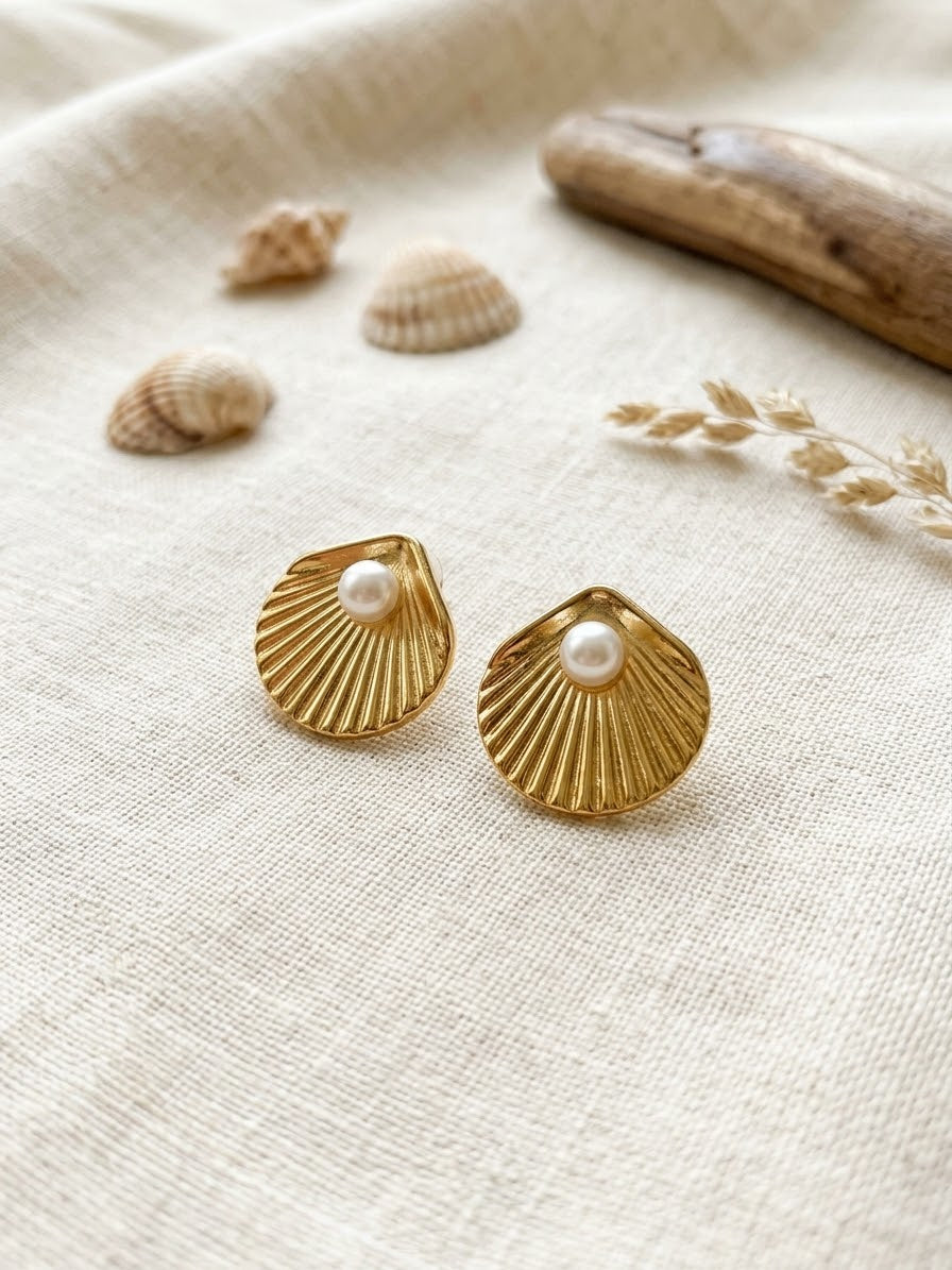 Aretes ostra de acero inoxidable y baño de oro de 18k