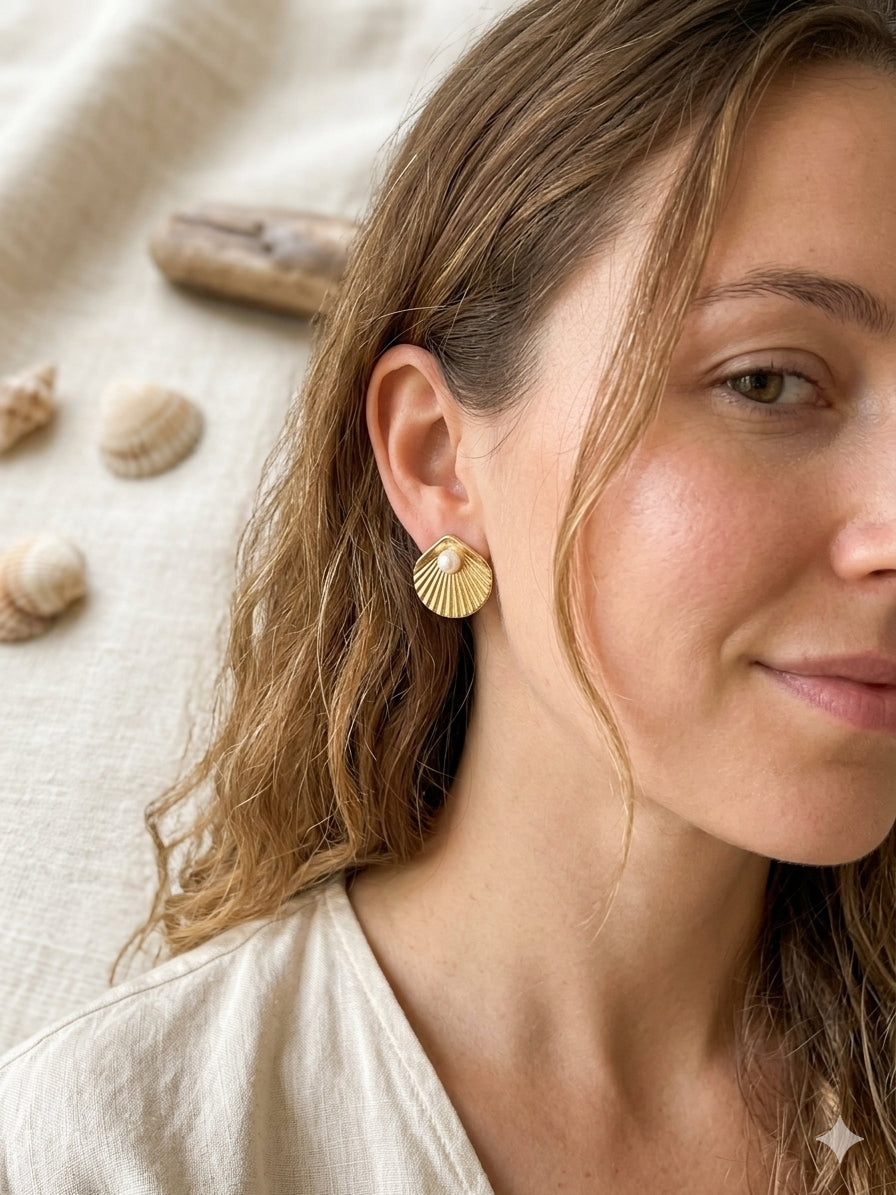 Aretes ostra de acero inoxidable y baño de oro de 18k